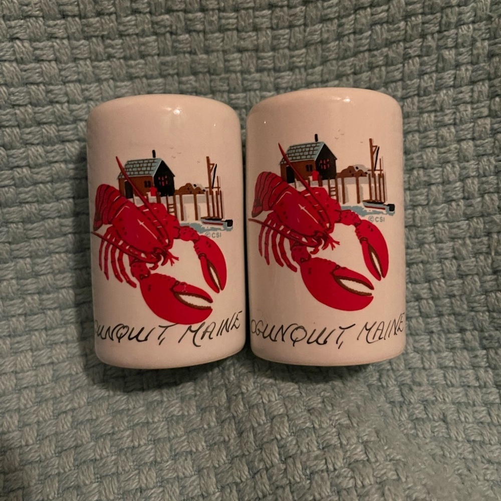 BAR HARBOR MAINE SOUVENIR SALT & PEPPER SHAKERS w LOBSTER VINTAGE